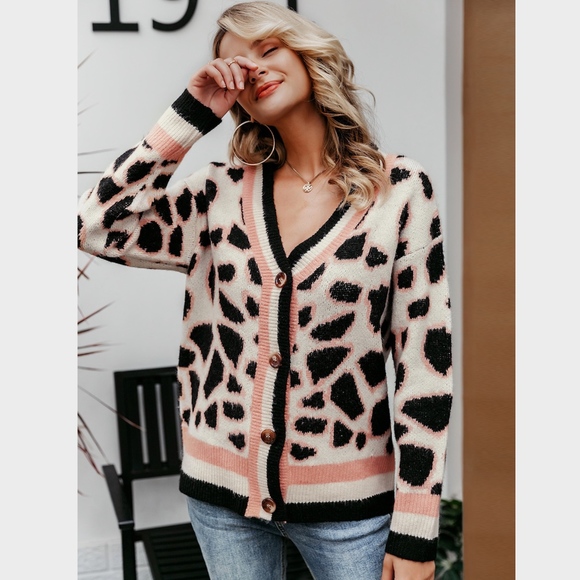Pink Cheetah Print Buttoned V-Neck Cardigan - Picture 2 of 8